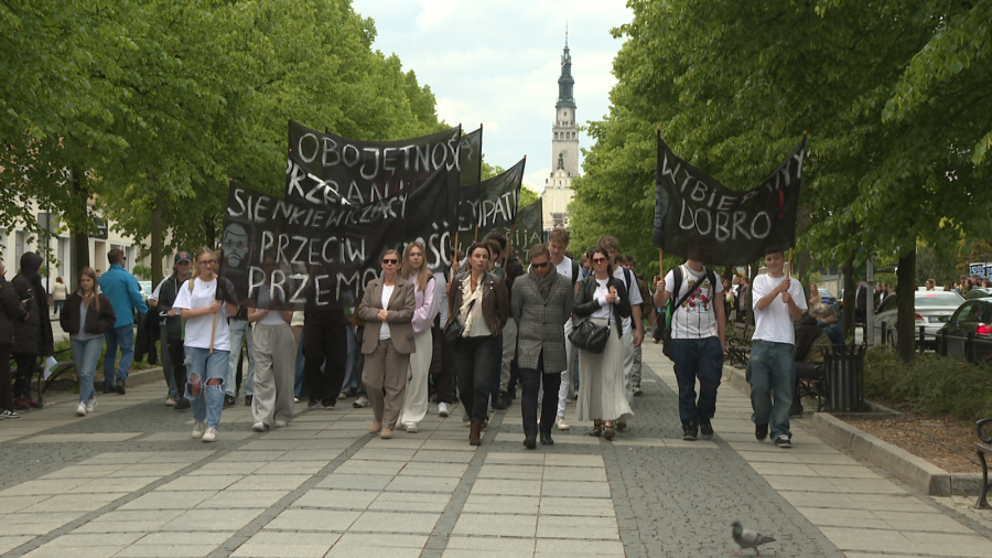 Protest przeciw agresji przeszedł główną aleją Częstochowy. Fot. TVP3 Katowice