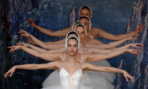Artyści Lwowskiego Akademickiego Teatru Opery i Baletu prezentują ,,Jezioro łabędzie