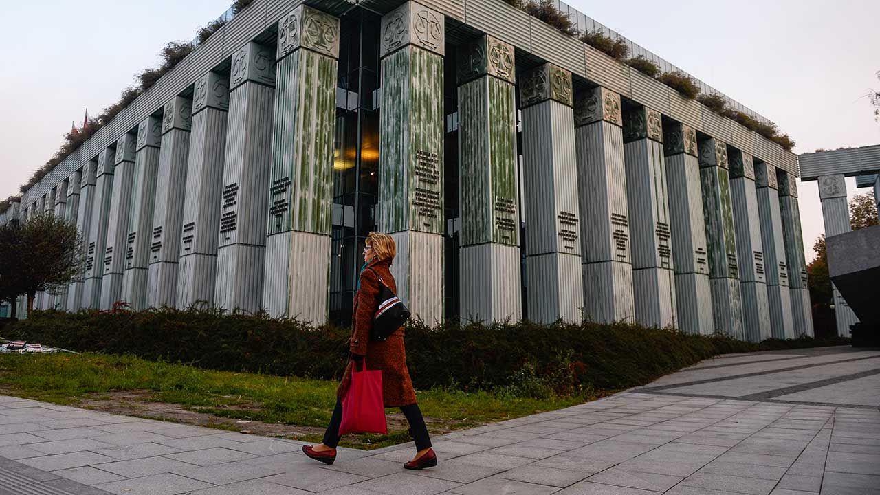 KE przekonywała, że Polska ustawa o SN narusza zasadę nieusuwalności sędziów (fot. Omar Marques/SOPA Images/LightRocket via Getty Images) KE przekonywała, że Polska ustawa o SN narusza zasadę nieusuwalności sędziów (fot. Omar Marques/SOPA Images/LightRocket via Getty Images)