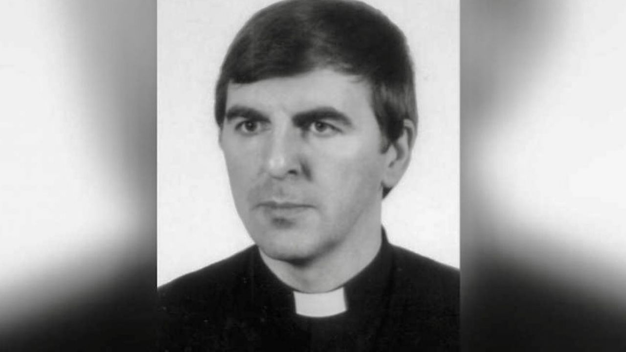 W dowód wyróżnienia za gorliwie pełnioną posługę kapłańską otrzymał w dniu 27 marca 1997 roku diecezjalne odznaczenie Expositorium  Canonicale (fot. Diecezja tarnowska)