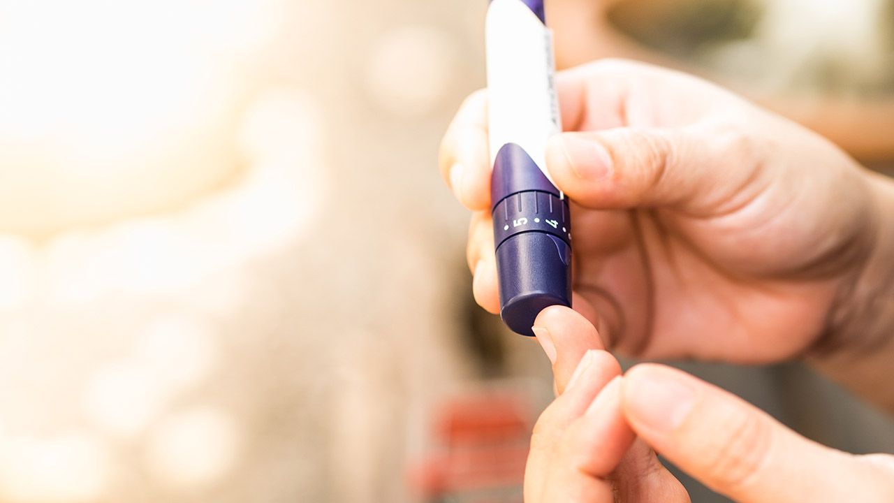 W trakcie leczenia tymi preparatami potrzebne może być stosowanie działań zapobiegawczych (fot. Shutterstock/Montri Thipsorn) W trakcie leczenia tymi preparatami potrzebne może być stosowanie działań zapobiegawczych (fot. Shutterstock/Montri Thipsorn)
