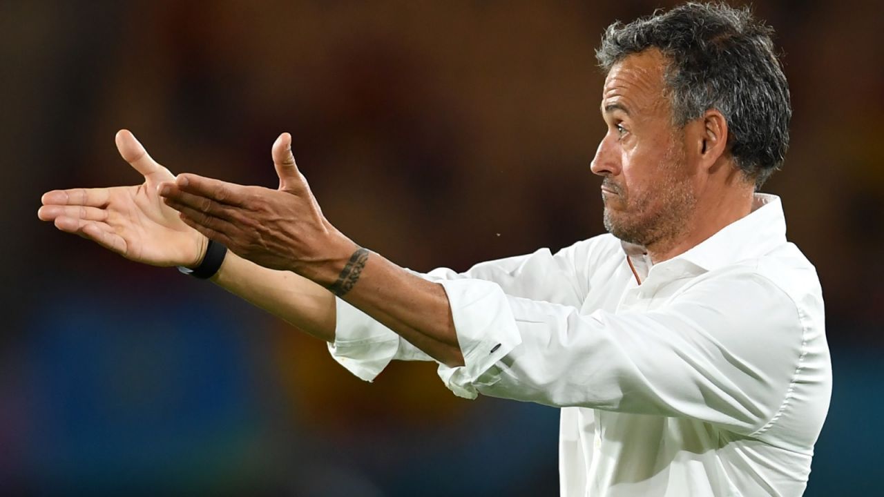 Po meczu ze Szwecją, trener Hiszpanów Luis Enrique narzekał na stan murawy w Sewilli (fot. Getty).