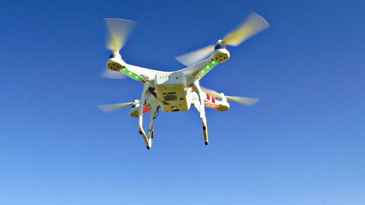 Drony stają się coraz popularniejsze (fot. pixabay.com/Flyingbikie)
