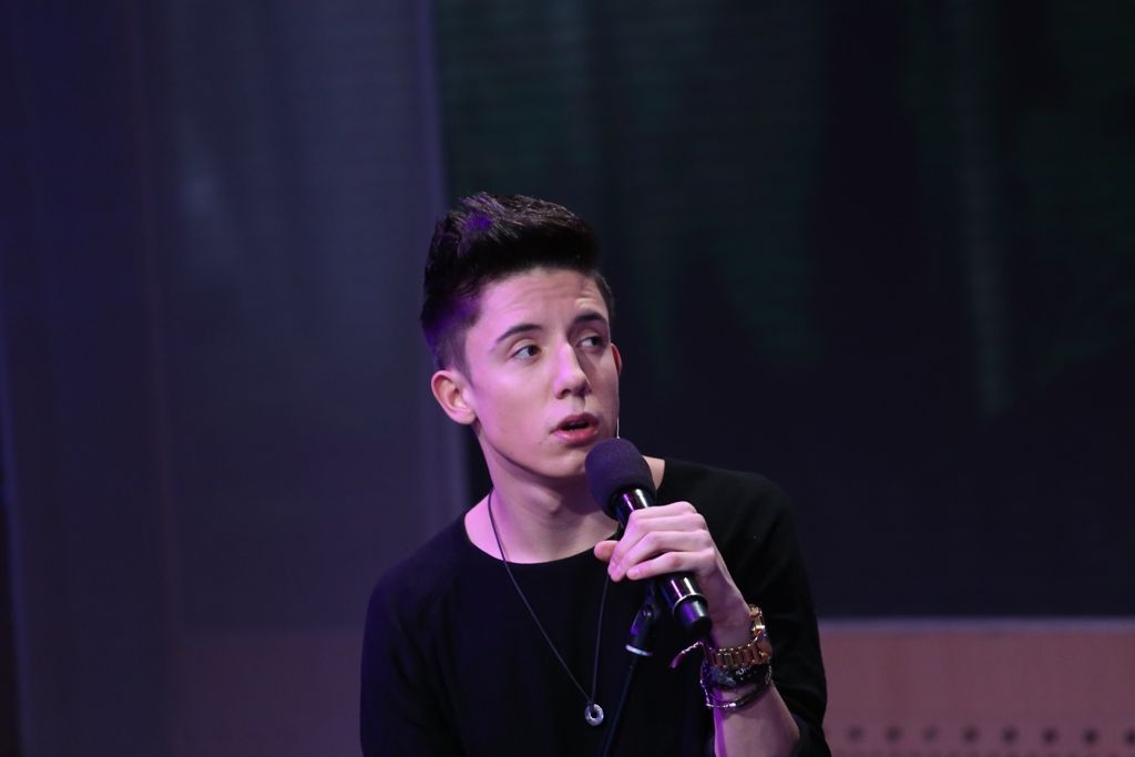 Dawid Kwiatkowski na scenie PnŚ w utworze  „Droga” /fot. Agencja Forum/