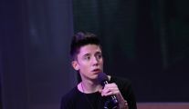 Dawid Kwiatkowski na scenie PnŚ w utworze  „Droga” /fot. Agencja Forum/