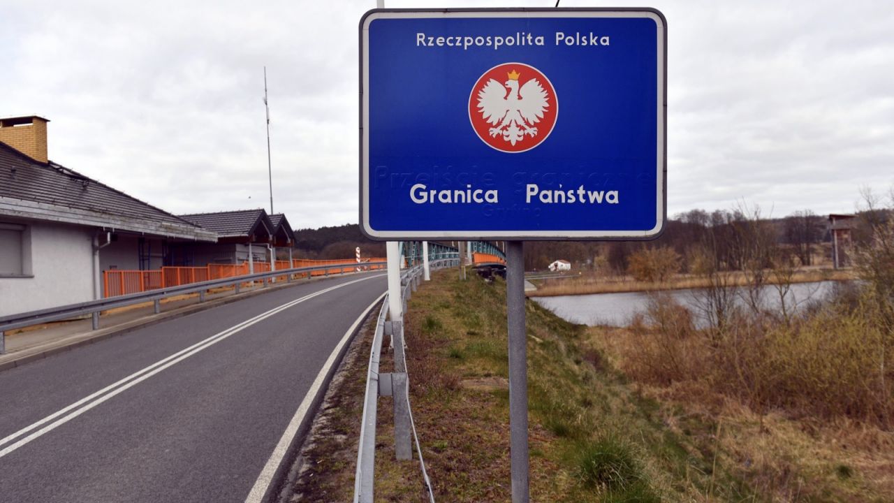 Transporty towarów, których wywóz wymaga zezwolenia, zostały w kraju (fot. PAP/Marcin Bielecki)