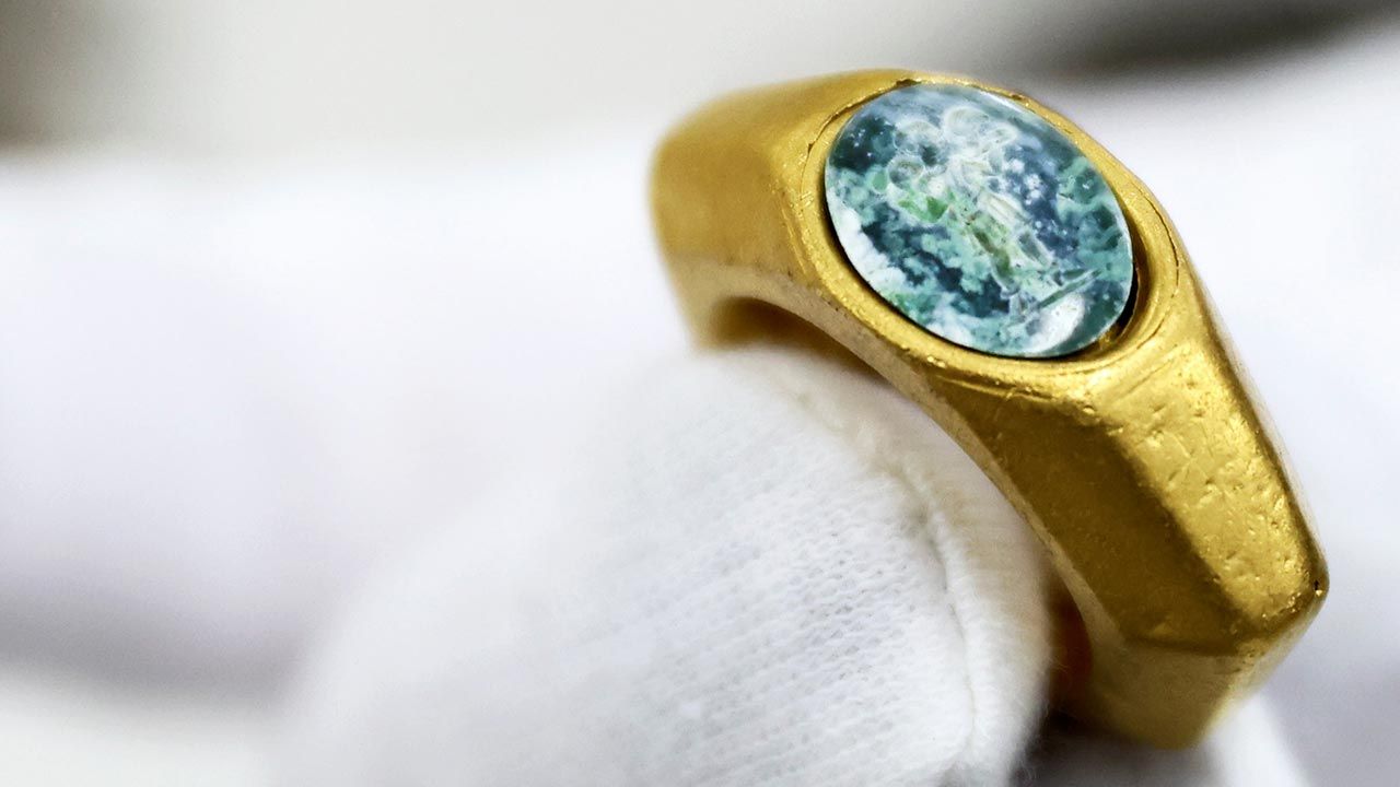Złoty pierścień „Dobry Pasterz” (fot. Forum/Reuters/ RONEN ZVULUN)