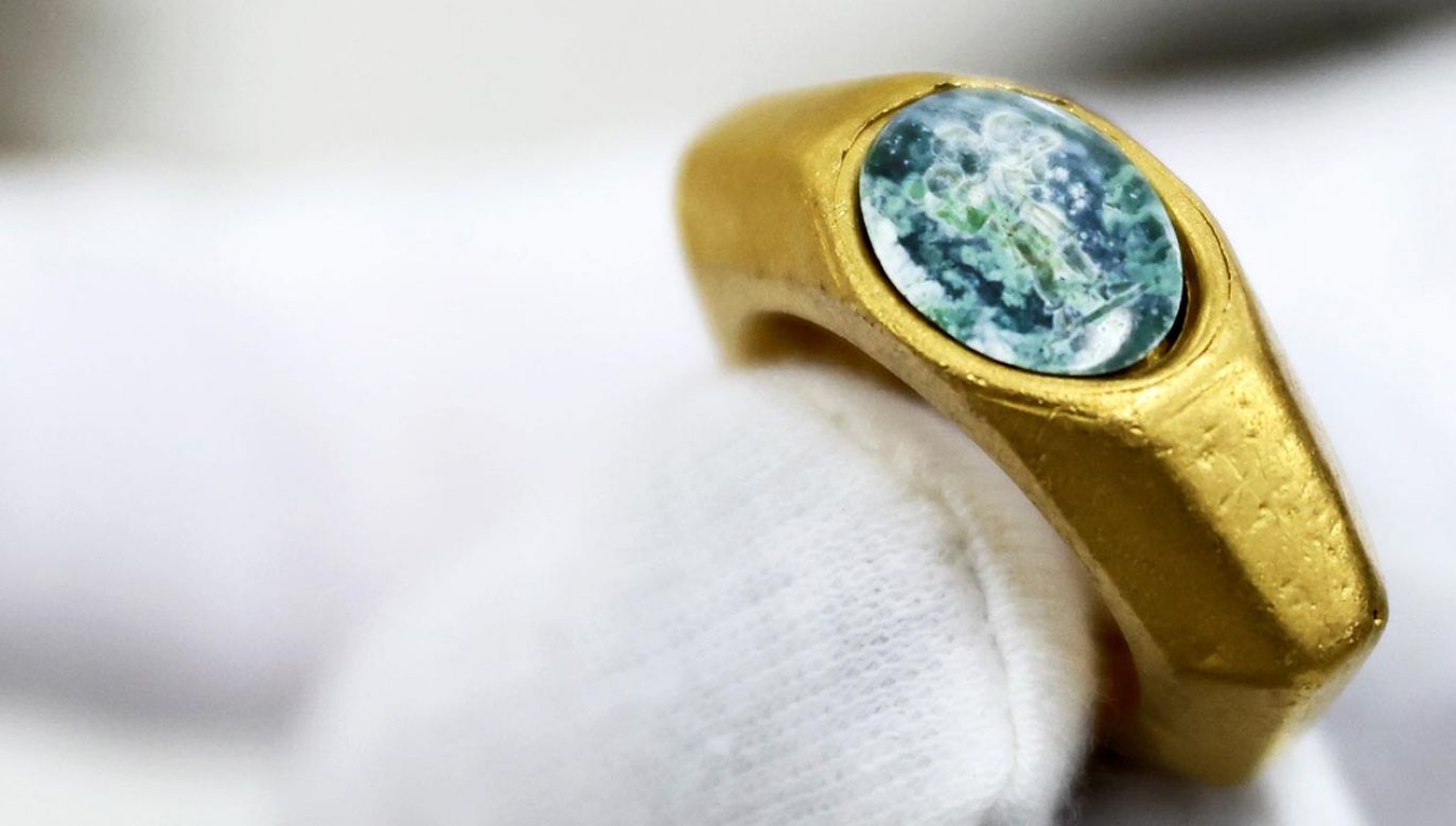 Złoty pierścień „Dobry Pasterz” (fot. Forum/Reuters/ RONEN ZVULUN)