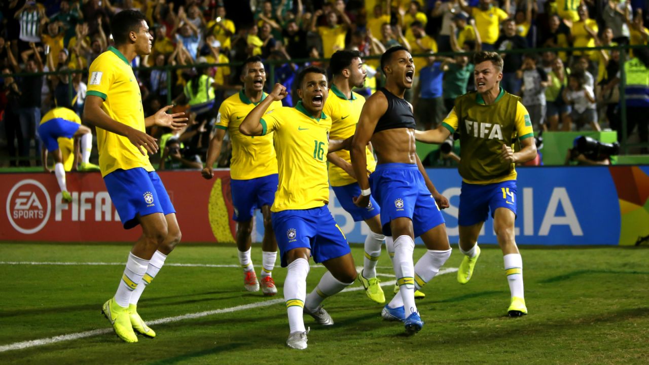 Piłka nożna MŚ U17 1/2 finału Francja Brazylia SKRÓT ...