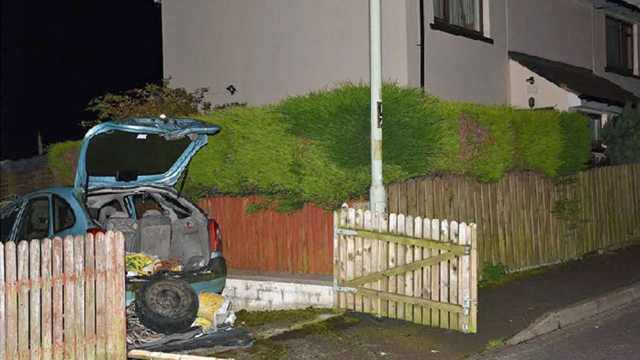 Bombę miała podłożyć organizacja o nazwie Nowa IRA (fot. PAP/EPA/PSNI) Bombę miała podłożyć organizacja o nazwie Nowa IRA (fot. PAP/EPA/PSNI)