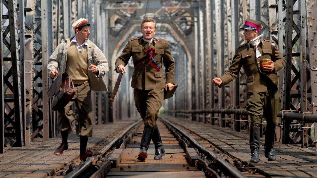 „Jutro idziemy do kina” opowiada historię trzech przyjaciół, którzy wchodzą w dorosłość w przededniu wybuchu II wojny światowej. Fot. Piotr Litwic/ fabrykaobrazu.com