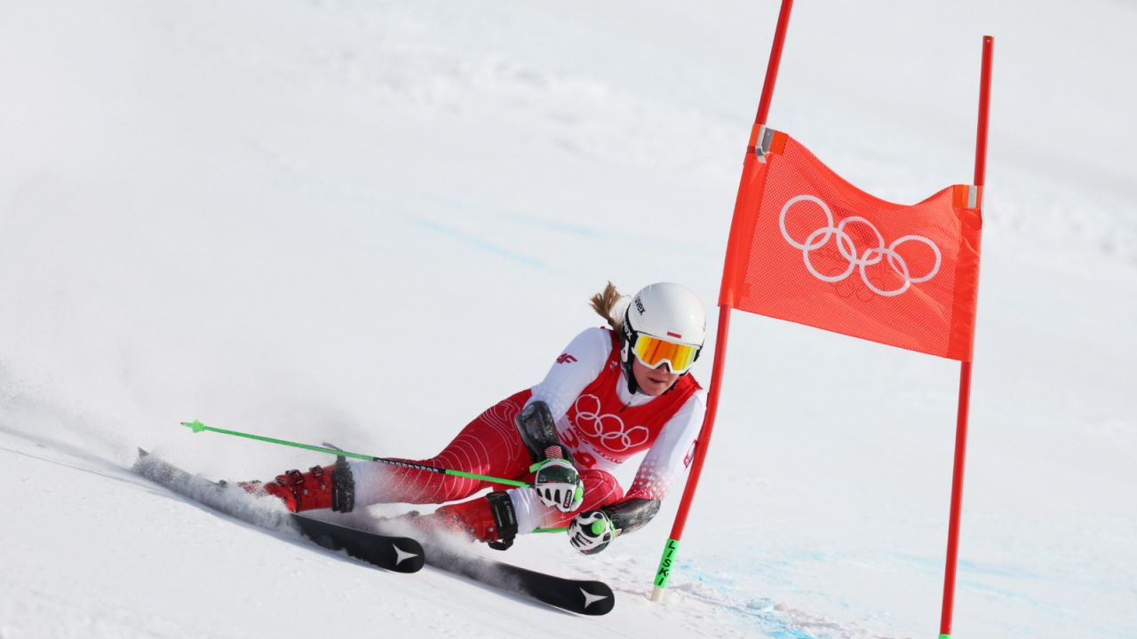Magdalena Łuczak na trasie slalomu giganta podczas igrzysk w Pekinie (fot. Getty)