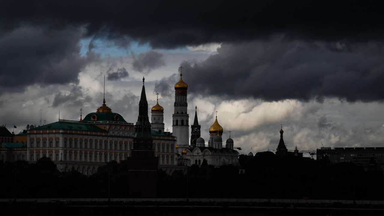 Kreml prowadzi wojnę hybrydową z Zachodem (fot. PAP/EPA/YURI KOCHETKOV) Kreml prowadzi wojnę hybrydową z Zachodem (fot. PAP/EPA/YURI KOCHETKOV)