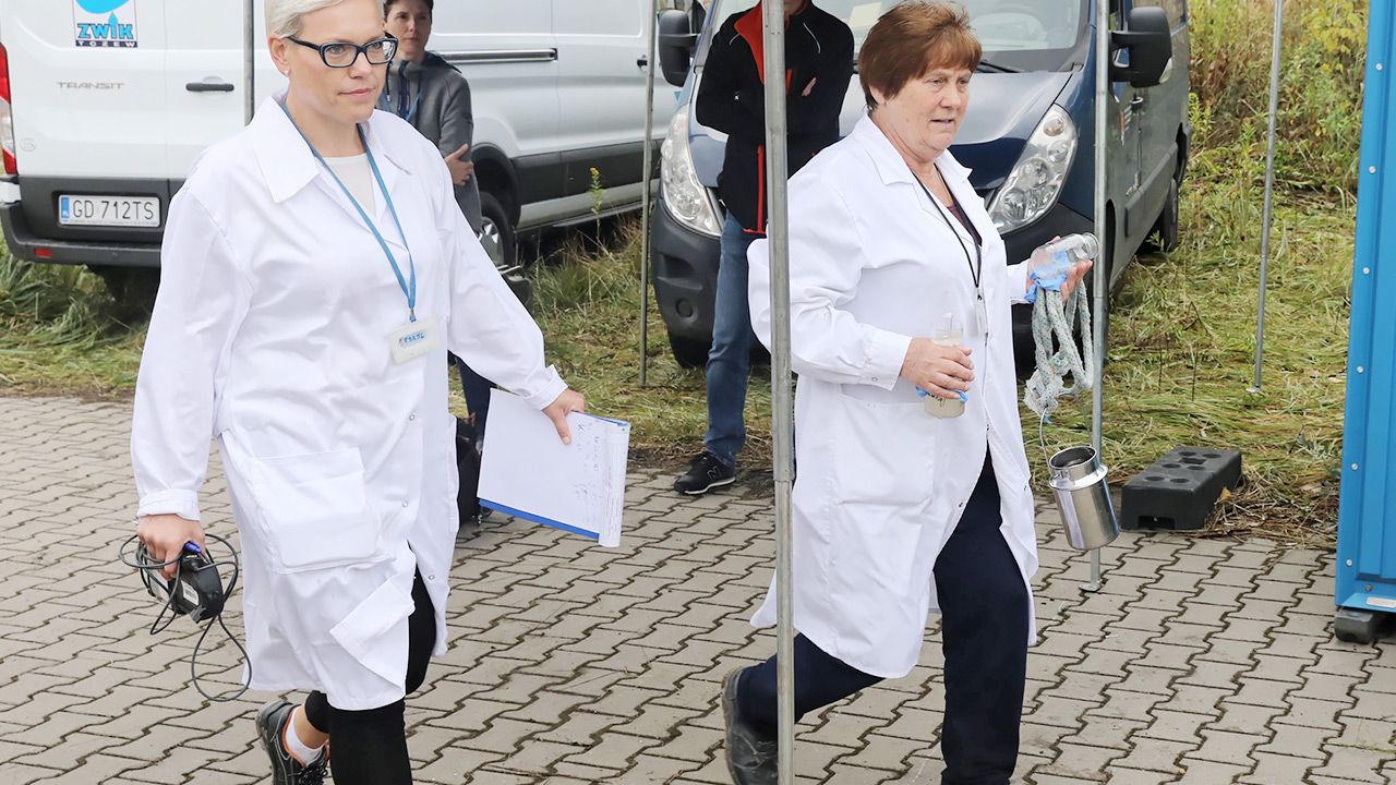 Sanepid sprawdza czy przestrzegane są warunki sanitarno-epidemiologiczne (fot. arch. PAP/Tomasz Gzell) Sanepid sprawdza czy przestrzegane są warunki sanitarno-epidemiologiczne (fot. arch. PAP/Tomasz Gzell)