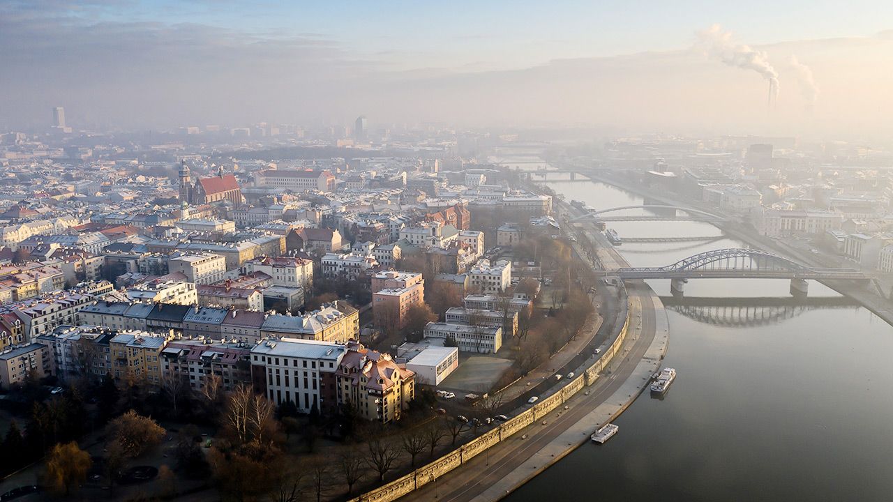 W Polsce smog jest zauważalny w innych warunkach atmosferycznych niż w Wielkiej Brytanii (fot. PAP/Łukasz Gągulski) W Polsce smog jest zauważalny w innych warunkach atmosferycznych niż w Wielkiej Brytanii (fot. PAP/Łukasz Gągulski)