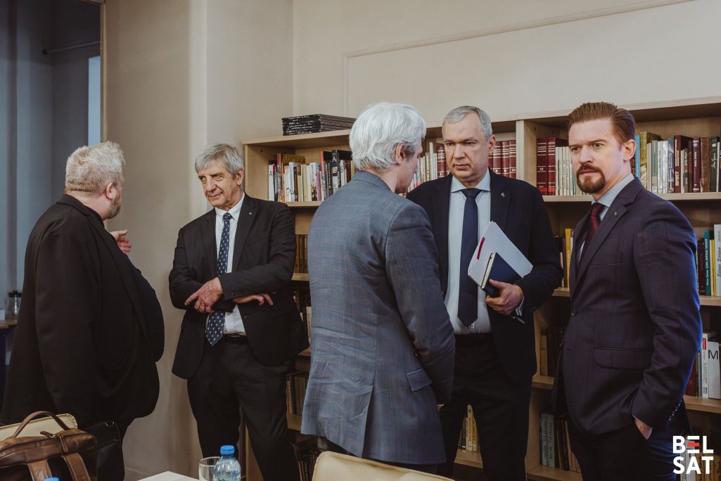 Прадстаўнікі Аб'яднага пераходнага кабінету на пасяджэнні ў Варшаве. 29 красавіка 2025 года. Фота: Белсат