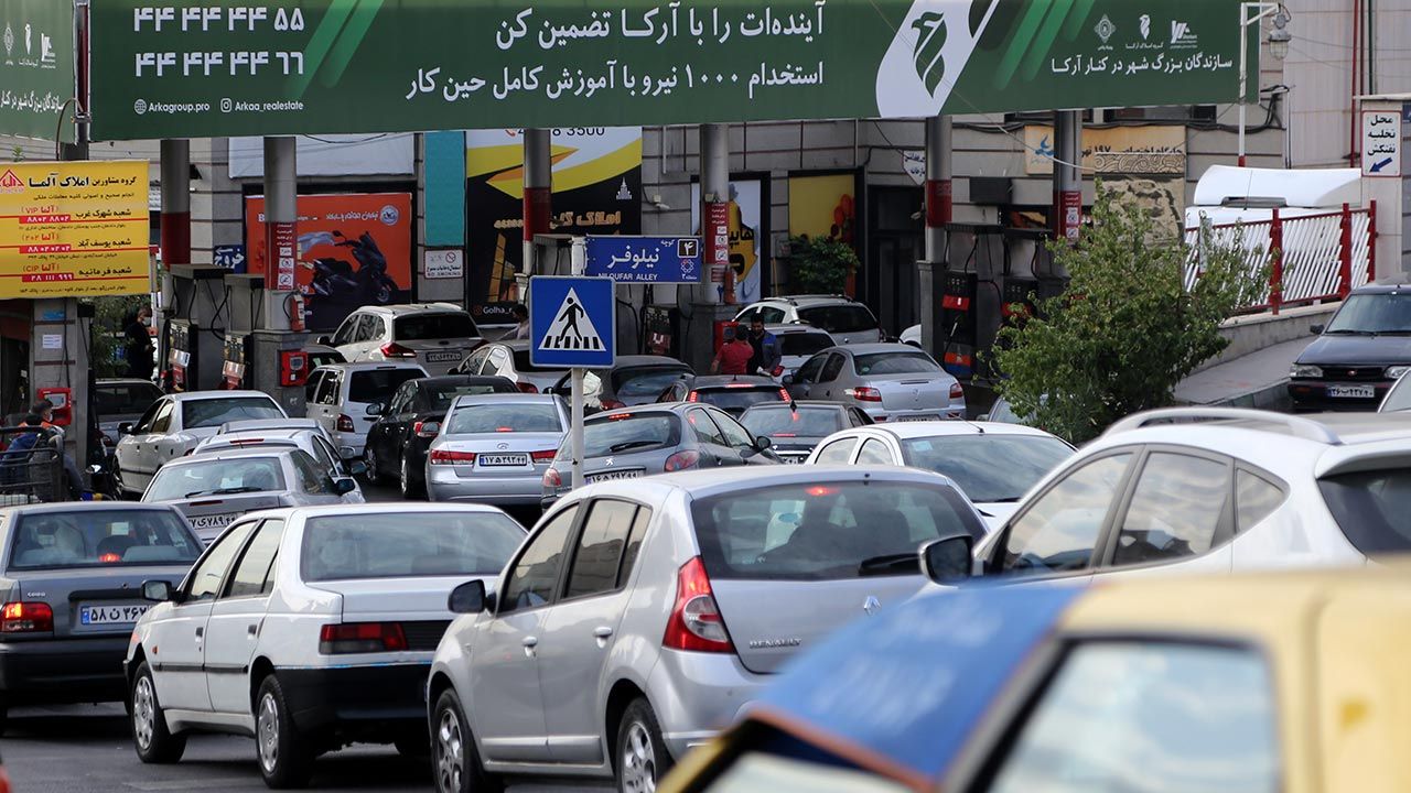 Cyberatak na irańskie stacje benzynowe (fot. Fatemeh Bahrami/Anadolu Agency via Getty Images) Cyberatak na irańskie stacje benzynowe (fot. Fatemeh Bahrami/Anadolu Agency via Getty Images)