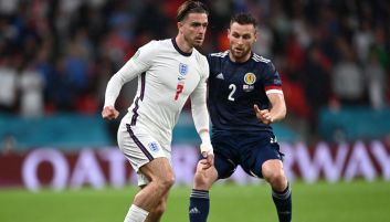Jack Grealish (z lewej) i Stephen O'Donnell (fot. Getty Images) Euro 2020. Anglia – Szkocja. Stephen O'Donnell skutecznie powstrzymał Jacka Grealisha (fot. Getty Images)