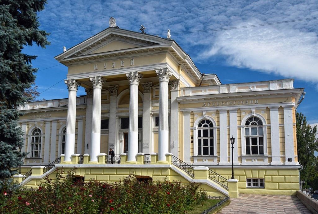 Пашкоджаныя будынкі музеяў у Адэсе і Мікалаеве. (Фота: Tkachenko.UA / Telegram)