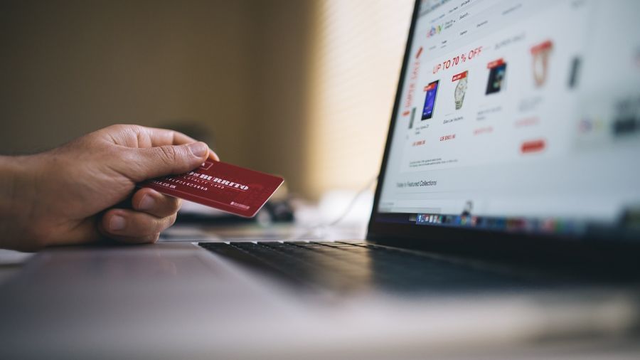 Staruszek chciał inwestować pieniądze na giełdzie przez internet. Przez oszusta stracił 51 tys. zł