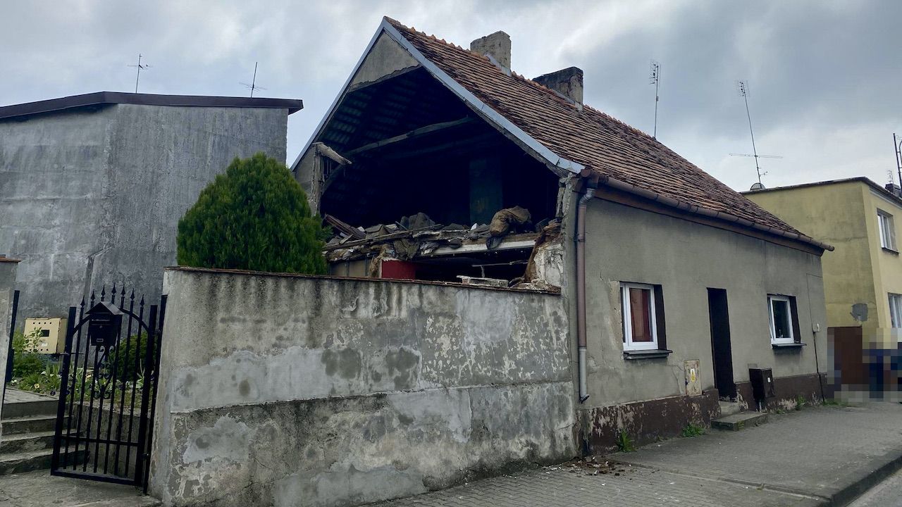 Zawaliła się ściana szczytowa budynku (fot. OSP Buk) Zawaliła się ściana szczytowa budynku (fot. OSP Buk)