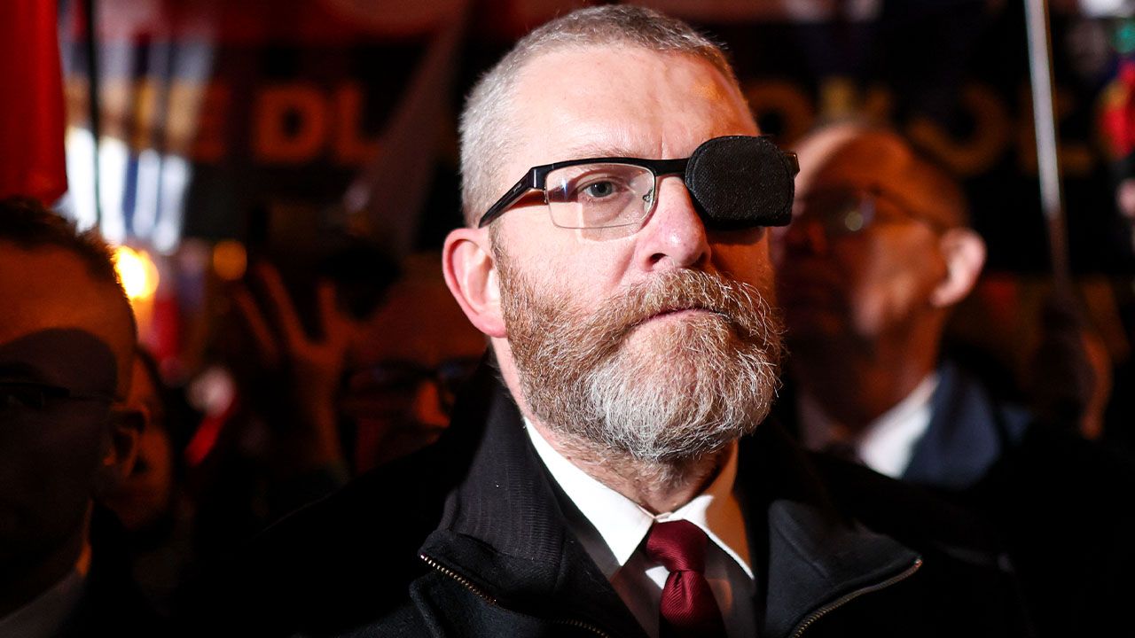 Grzegorz Braun domaga się ochrony. Napisał w tej sprawie do ministra