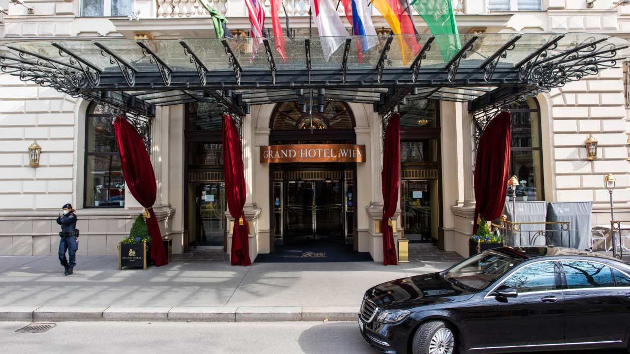 Amerykańsko-irańskie rozmowy toczą się w Grand Hotelu w Wiedniu (fot. Thomas Kronsteiner / Getty Images) Amerykańsko-irańskie rozmowy toczą się w Grand Hotelu w Wiedniu (fot. Thomas Kronsteiner / Getty Images)
