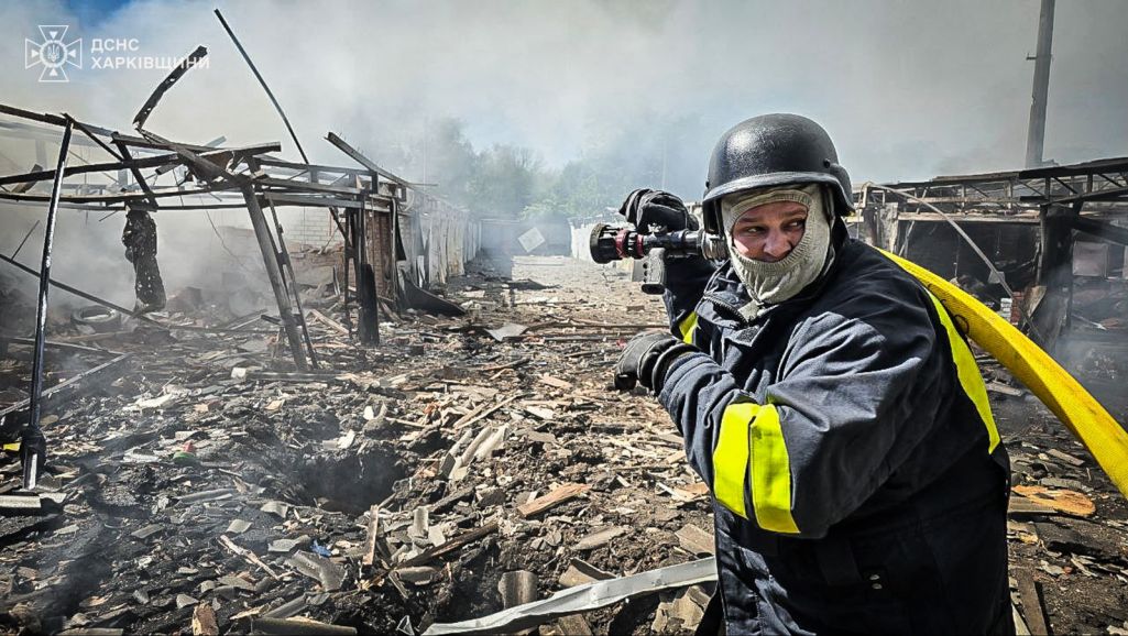 Наступствы авіяўдару па Харкав (Фота: Головне управління ДСНС України у Харківській області / Facebook)
