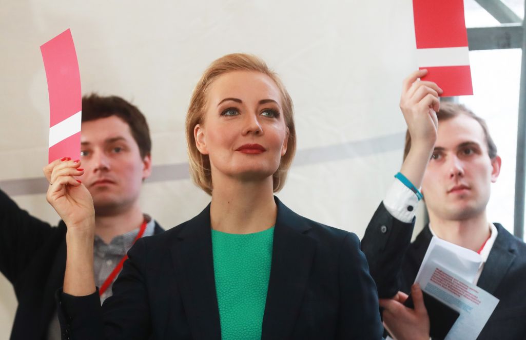 Юлія Навальная галасуе за рашэнне мужа балатавацца на прэзідэнцкіх выбарах у Расеі ў 2018 годзе. Масква, Расея. 24 снежня 2017 года. (Фота: Sergei Fadeichev / TASS / Forum)