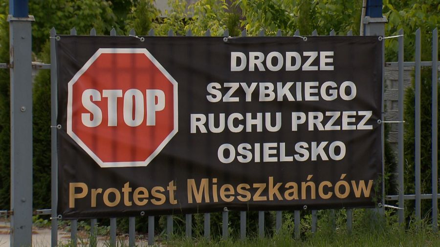 Na płotach, głównie lokalnych przedsiębiorców z Osielska, którzy obawiają się utrudnionego dojazdu do ich punktów, zawisły banery