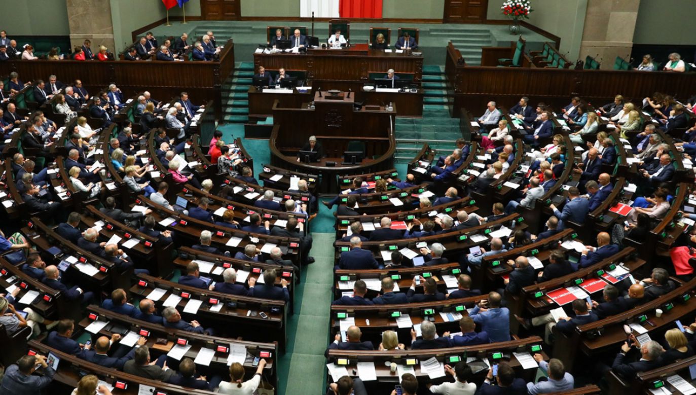 Badanie dot. wyborów parlamentarnych przeprowadzano w dniach 24-27 czerwca (fot.  PAP/Rafał Guz)