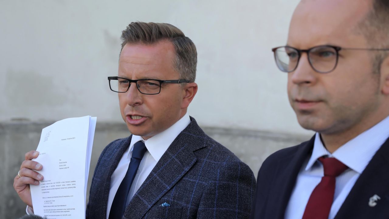 Posłowie KO: Michał Szczerba i Dariusz Joński (fot. PAP/Tomasz Gzell) Posłowie KO: Michał Szczerba i Dariusz Joński (fot. PAP/Tomasz Gzell)