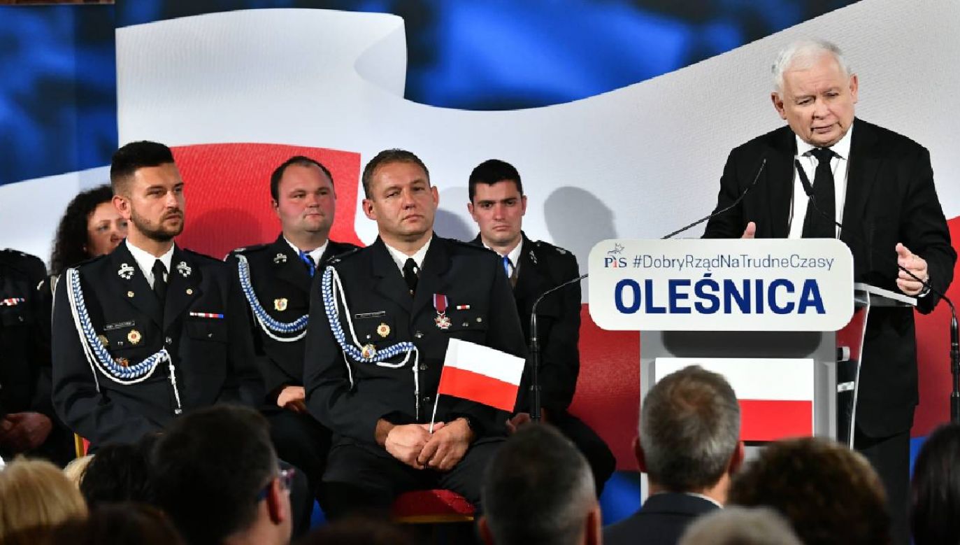 Jarosław Kaczyński i daj na zielono. (fot. PAP/Maciej Kulczyński)