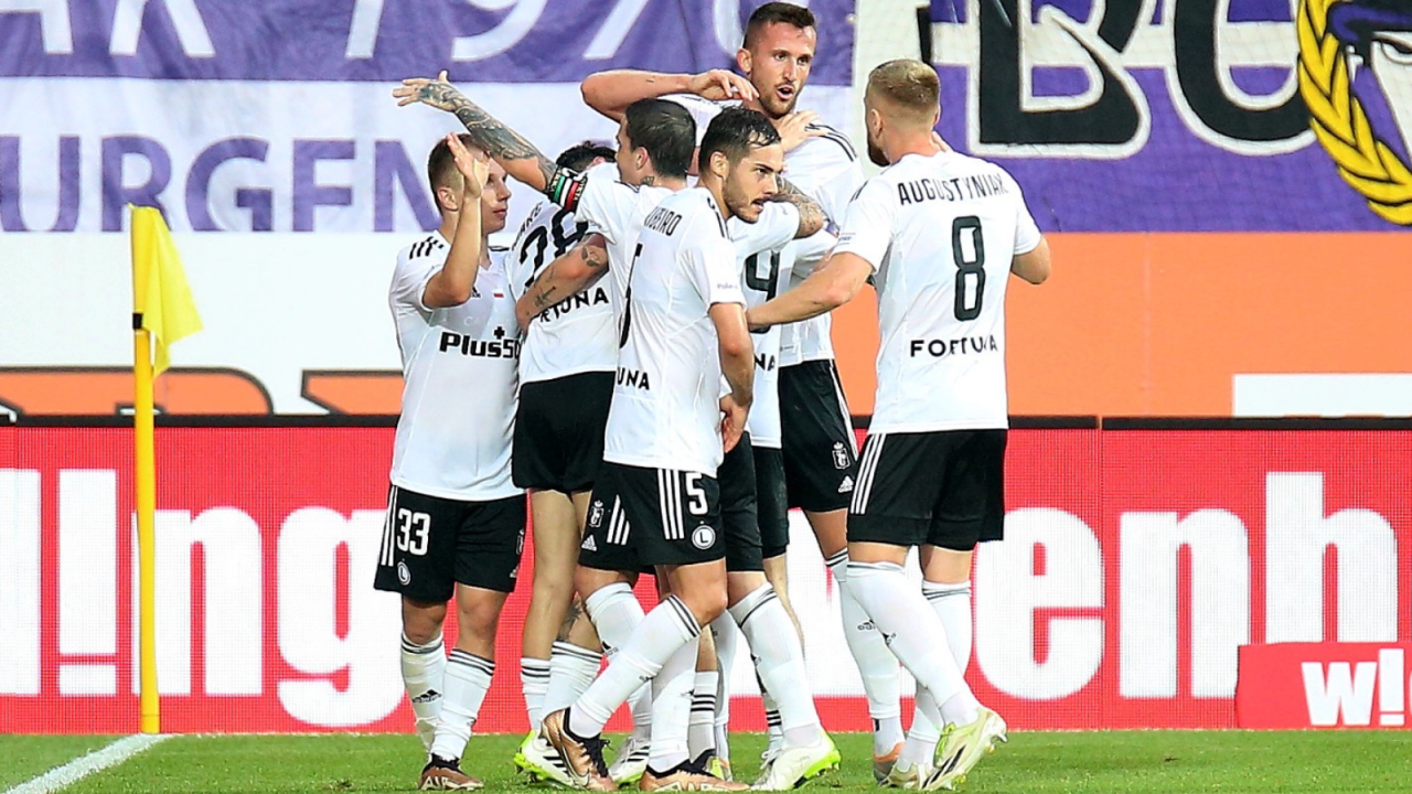 Piłkarze Legii Warszawa mieli powody do radości po meczu z Austrią Wiedeń w Lidze Konferencji Europy. Jak będzie po starciu z FC Midtjylland? Cel jest jasny! (fot: Getty)