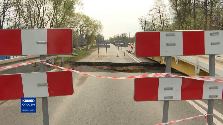 Motorowerzysta nie żyje. Spadł z mostu na drodze zniszczonej przez powódź.