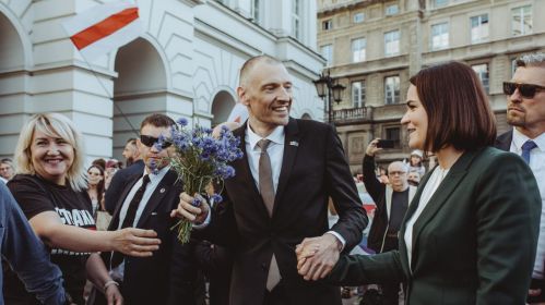 Святлана Ціханоўская і Сяргей Ціханоўскі на мітынгу ў Варшаве, Польшча. 26 чэрвеня 2025 года. Фота: Рауль Дзюк / Белсат