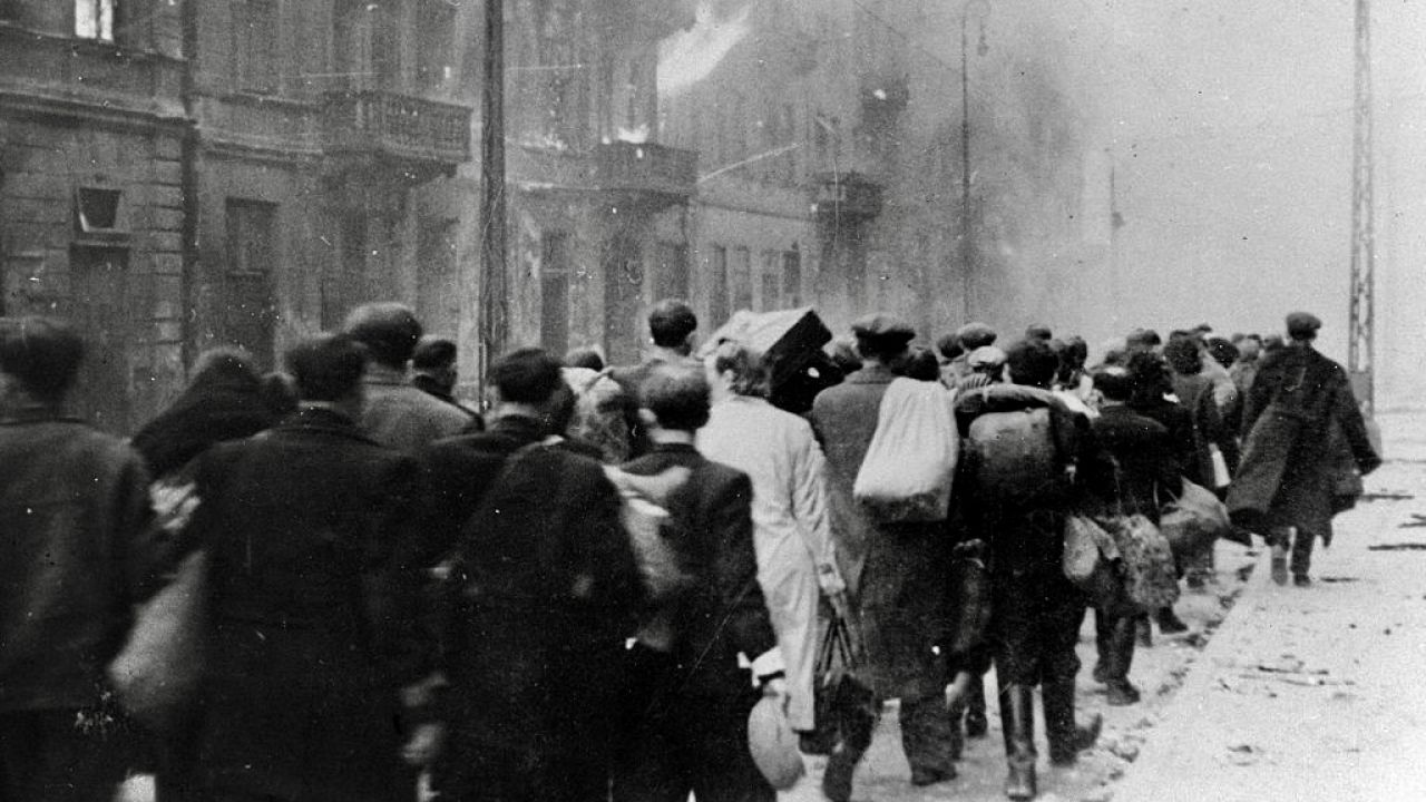 Niemcy postrzegali Polaków podobnie, jak Żydów (fot. Roger Viollet/Getty Images) Niemcy postrzegali Polaków podobnie, jak Żydów (fot. Roger Viollet/Getty Images)