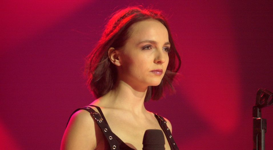 Głos Anny Wyszkoni już od ponad 20 lat zachwyca kolejne pokolenia Polaków (fot. TVP)