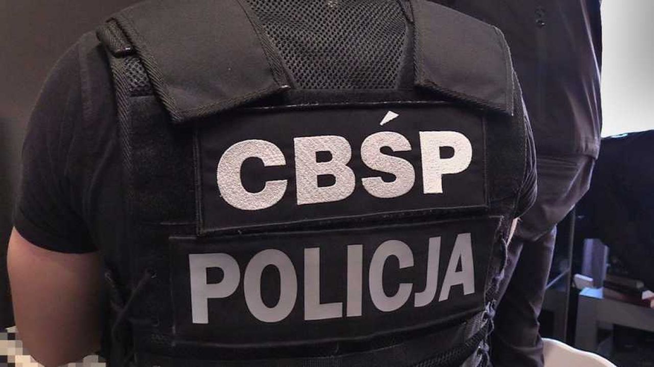 Policjanci CBŚP uderzyli w gang pseudokibiców (fot. CBŚP) Policjanci CBŚP uderzyli w gang pseudokibiców (fot. CBŚP)