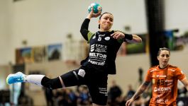 Magdalena Drażyk pomogła zawodniczkom KPR-u Gminy Kobierzyce w wywalczeniu awansu (fot. Getty Images) Magdalena Drażyk pomogła zawodniczkom KPR-u Gminy Kobierzyce w wywalczeniu awansu (fot. Getty Images)