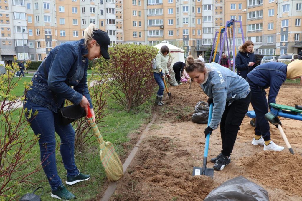 Суботнік 20 красавіка. (Фота: ЖКХ Минск Официально / Telegram)