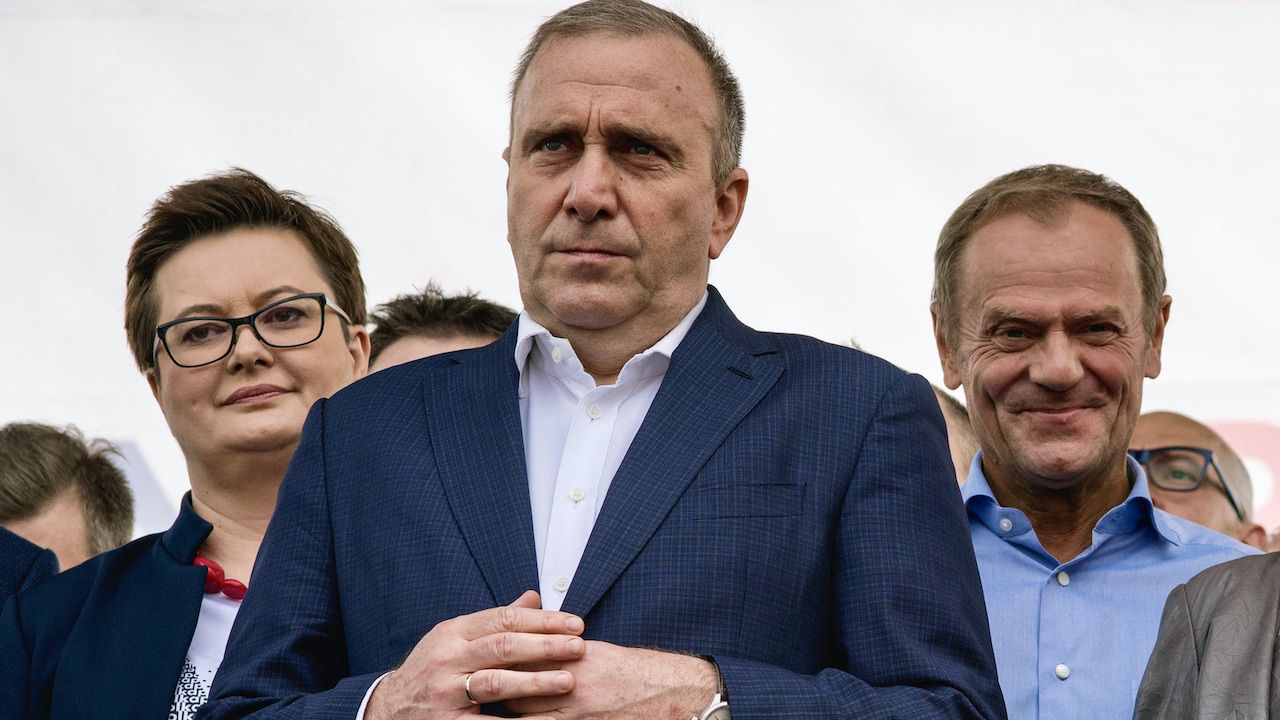 Od prawej: Donald Tusk, Grzegorz Schetyna, Katarzyna Lubnauer (fot. Attila Husejnow/SOPA/LightRocket/Getty Images) Od prawej: Donald Tusk, Grzegorz Schetyna, Katarzyna Lubnauer (fot. Attila Husejnow/SOPA/LightRocket/Getty Images)