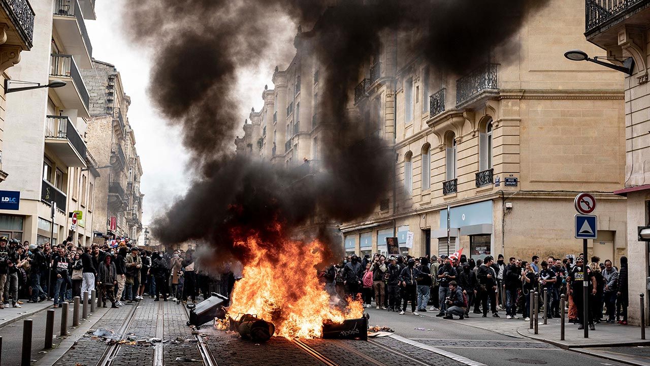 Strajki we Francji (fot. Fabien Pallueau/NurPhoto via Getty Images)
