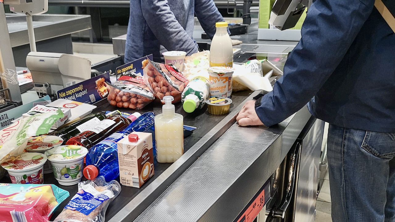 Sieci handlowe mogą przerzucić podatki na klientów (fot. Michal Fludra/NurPhoto/Getty Images) Sieci handlowe mogą przerzucić podatki na klientów (fot. Michal Fludra/NurPhoto/Getty Images)