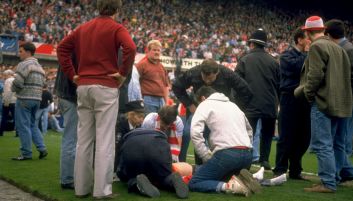 Zdjęcie z 20. rocznicy tragedii na Hillsborough, w której zmarło 96 kibiców (fot. Getty)
