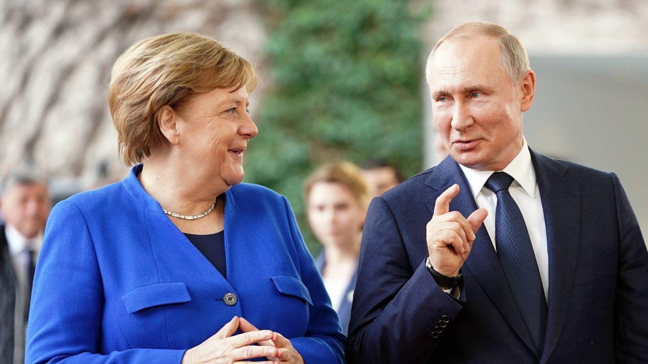 Kanclerz Niemiec Angela Merkel i prezydent Rosji Władimir Putin (fot. Kay Nietfeld/dpa, PAP/DPA) Kanclerz Niemiec Angela Merkel i prezydent Rosji Władimir Putin (fot. Kay Nietfeld/dpa, PAP/DPA)