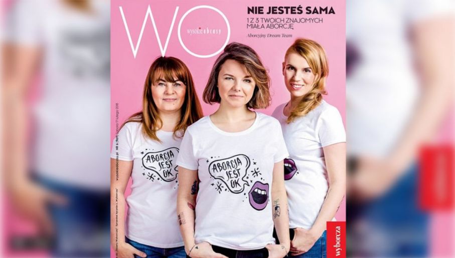 Natalia Broniarczyk (w środku) i „Aborcyjny Dream Team” (fot. „Wysokie Obcasy”/TVP Info)