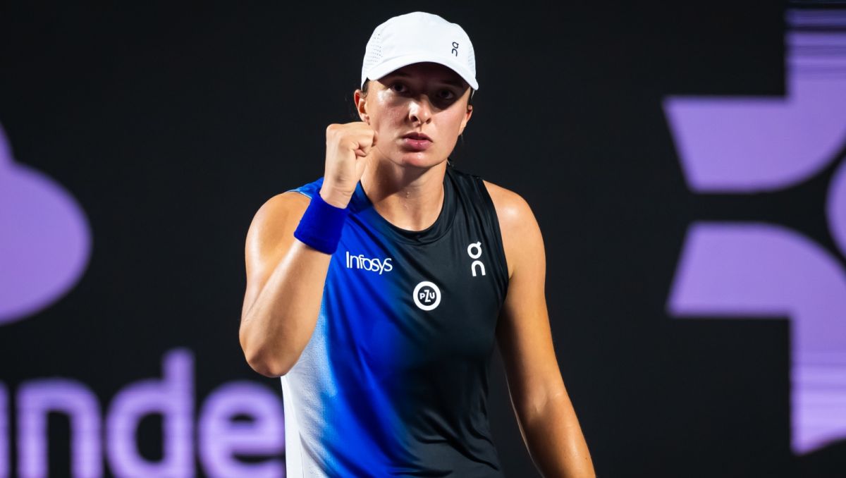 Iga Świątek w WTA Finals pokonała Marketę Voundrousovą. Zobacz skrót