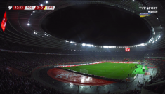 Na Stadionie Śląskim zgasła część świateł (fot. TVP)
