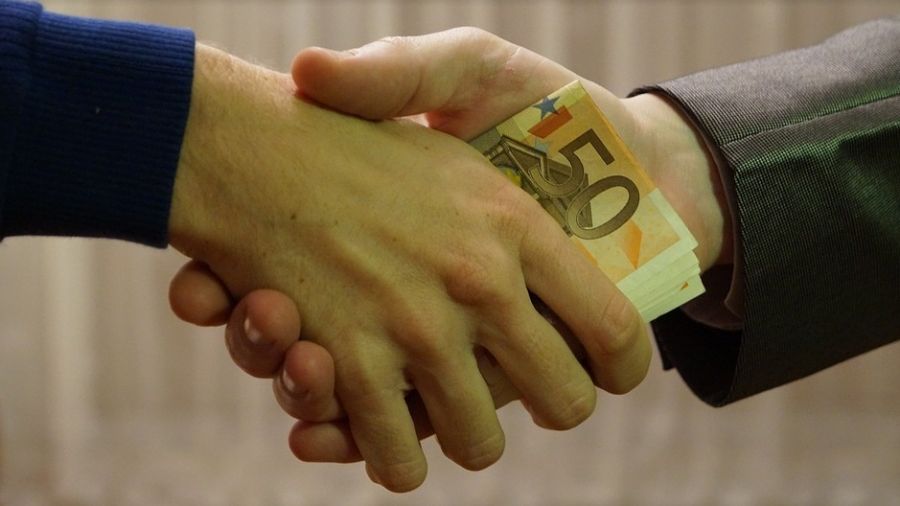 Kobieta oferowała zdobycie prawa jazdy osobom, które nie miały uprawnień do prowadzenia pojazdów. Fot. Pixabay.com